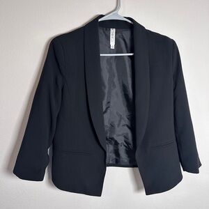 Mural Women's Black Blazer size small with pockets